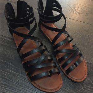 American Eagle sandals size 8
